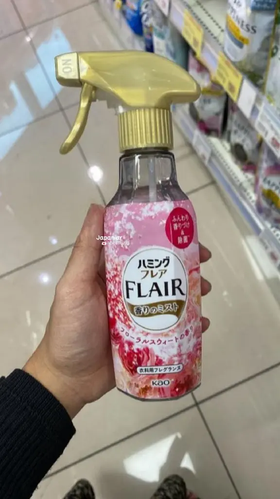 Kao Humming Flair Fragrance Mist 270ml Spray Pewangi & Anti Kusut Pakaian (2).webp